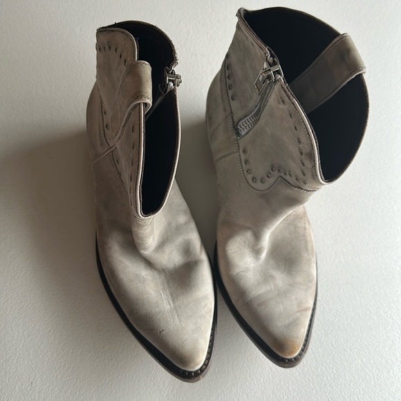 Golden goose - Picture 1 of 8